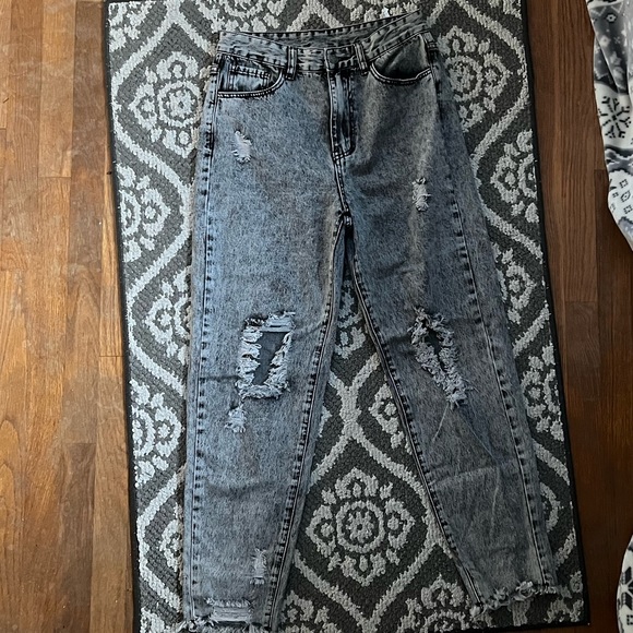 High Waist Ripped Raw Hem Cropped Jeans - Picture 3 of 12